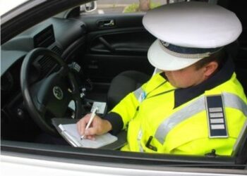 Polițiștii au depistat un bărbat cu alcoolemie și cu permisul de conducere suspendat, circulând cu mașina prin Voiteg