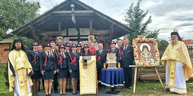 Pompieri din cadrul ISU Timiș și Stației Deta au participat la slujba de prăznuire a Sfântului Ierarh Iosif cel Nou de la Partos