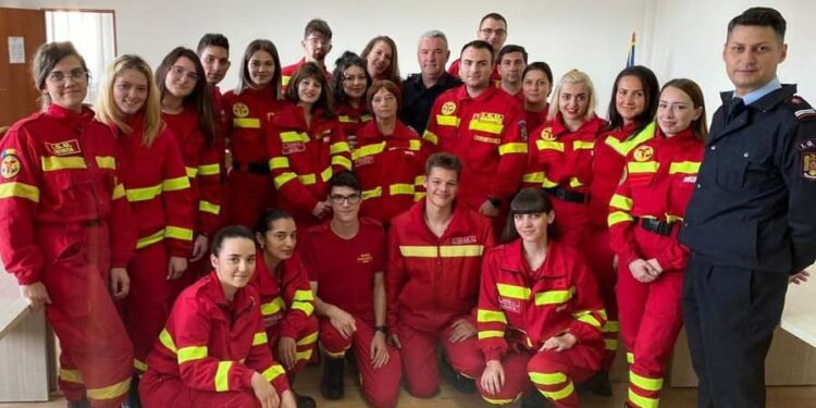 22 de voluntari din cadrul Inspectoratelor pentru Situații de Urgență din Timiș, Bistrița-Năsăud, Hunedoara și Maramureș au absolvit ”Cursul de prim ajutor calificat, descarcerare și operațiuni de salvare”