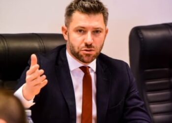 Prefectul Mihai Ritivoiu arată cu degetul spre CJ Timiș pentru că nu s-a pregătit pentru deszăpezire: ”Iarna ne prinde din nou nepregătiți”