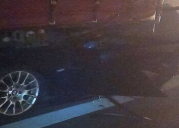 O șoferiță de 25 de ani a murit pe loc după ce s-a oprit cu autoturismul sub remorca unui camion, pe Autostrada Vestului din Timiș