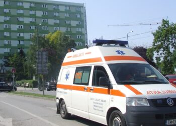 O tânără de 32 de ani a murit după ce și-a înfipt un cuțit în picior. Soțul victimei i-a reproșat acesteia că iar a băut prea mult