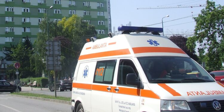 O tânără de 32 de ani a murit după ce și-a înfipt un cuțit în picior. Soțul victimei i-a reproșat acesteia că iar a băut prea mult