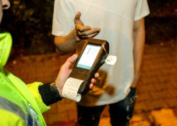 Tânăr drogat cu metamfetamină depistat de polițiști la volanul unei mașini în localitatea Giroc
