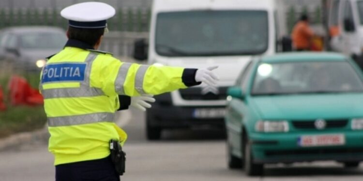 Polițiștii din orașul Sânnicolau Mare au controlat 90 de autovehicule în seara de sâmbătă spre duminică