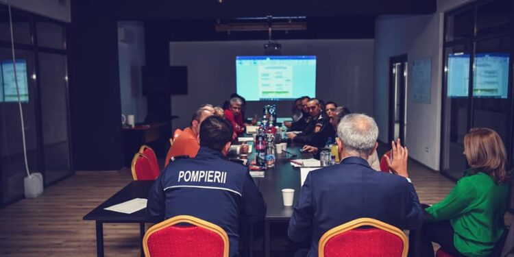 Ședință de lucru pentru eficientizarea activității de dispecerizare și coordonare a intervențiilor, la sediul ISU Timiș