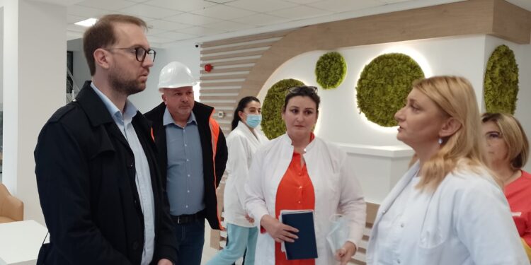 Primarul Timișoarei a vizitat viitorul centru de recuperare pulmonară de lângă Pădurea Verde