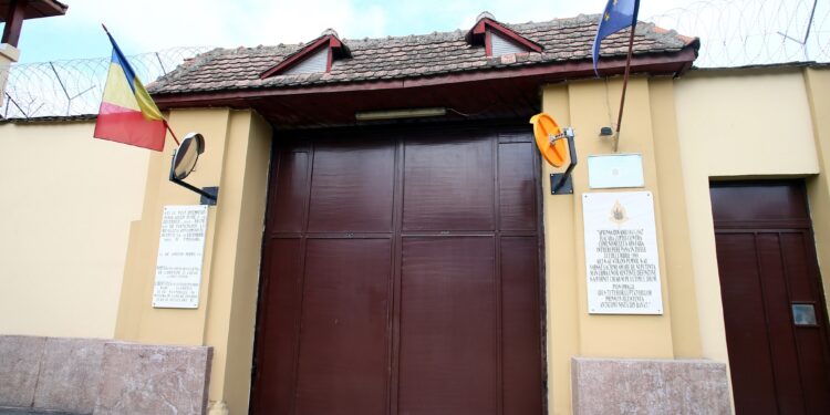 Un an și 10 luni de închisoare pentru un bărbat care a săvârșit infracțiuni la regimul rutier. Acesta a ajuns în Penitenciarul Timișoara