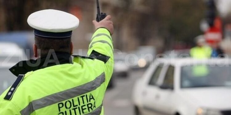 Un tânăr de 19 ani a rămas fără permis de conducere după ce a efectuat o depășire neregulamentară în goana sa printr-o localitate din Arad