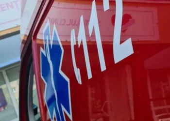 Pompierii timișeni au salvat doi bărbați surprinși de un zid în orașul Deta