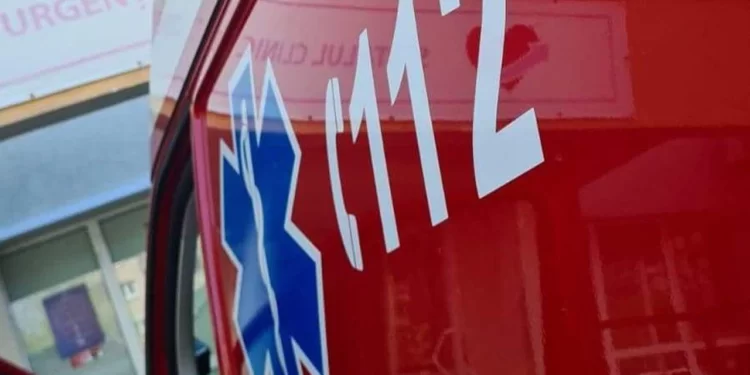 Pompierii timișeni au salvat doi bărbați surprinși de un zid în orașul Deta