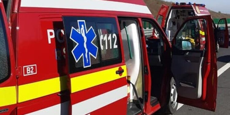 Trei elevi de 14 ani au fost luați din curtea școlii și duși la spital, după ce s-au drogat și li s-a făcut rău