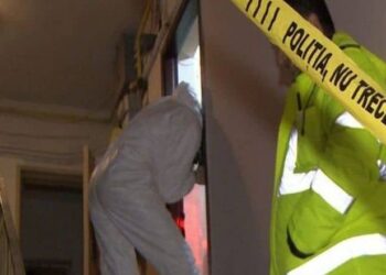 Un bărbat a fost găsit mort, cu tăieturi în jurul gâtului, într-un apartament din Petroșani