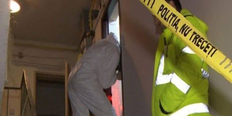 Un bărbat a fost găsit mort, cu tăieturi în jurul gâtului, într-un apartament din Petroșani
