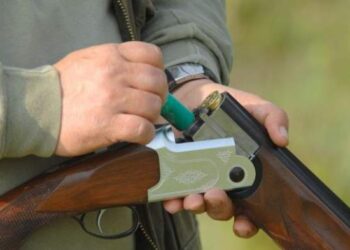 Un bărbat a fost împușcat mortal în timpul unei partide ilegale de vânătoare în județul Timiș