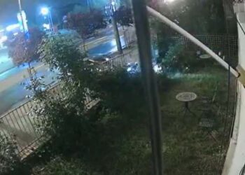 Șoferul care a fugit de la fața locului după ce a trecut cu mașina prin gardul unei case, căutat prin Timișoara!