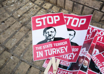 Un adolescent turc a ajuns la pușcărie, după ce i-a desenat lui Erdogan o mustaţă ca a lui Hitler