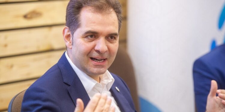 Până și ungurii țin cu noi când văd jaful național pe care ni-l pregătește Guvernul!