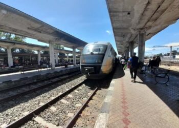 Elevii vor continua să circule gratuit cu trenul. Studenții mai au de așteptat pentru reducerea de 90%!