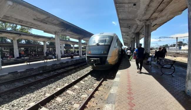 Elevii vor continua să circule gratuit cu trenul. Studenții mai au de așteptat pentru reducerea de 90%!