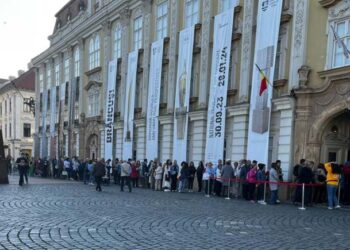 Peste 1.000 de vizitatori au văzut gratuit, miercuri, expoziția Brâncuși