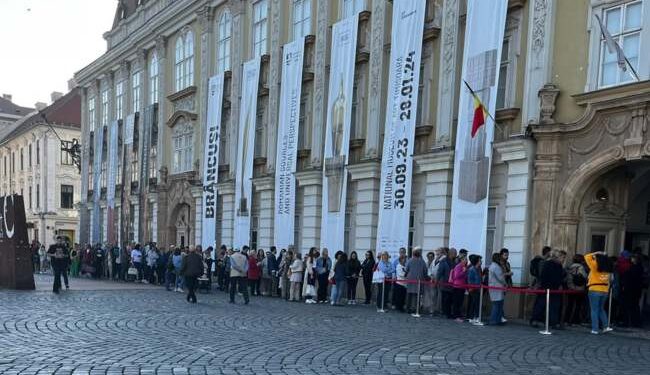 Peste 1.000 de vizitatori au văzut gratuit, miercuri, expoziția Brâncuși