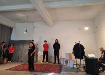 O nouă premieră a Capitalei Culturale: teatru printre ruinele fostei fabrici de piele din zona Fabric!