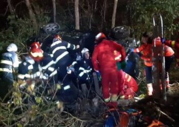 Accident grav provocat de un șofer băut! 4 tineri, răniți după ce s-au răsturnat cu mașina!