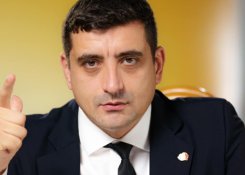 George Simion bate cu pumnul în masă: Să începem de la Parlament. Românii au votat la referendum pentru 300 de parlamentari!