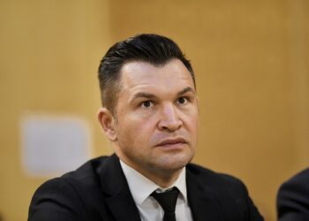 Ionuț Stroe traduce pe înțelesul alegătorilor circul făcut de Șoșoacă: Niște scandalagii și clovni