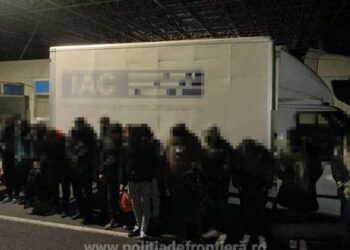 Aproape 150 de migranți ascunși printre paletți de marfa, prinși de politiștii de frontieră în ultimele ore!