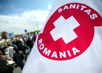 Protestele se extind! Sindicaliştii Sanitas pichetează Ministerul Finanțelor: ‘Nu lăsaţi sănătatea să moară’