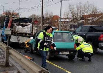 Angajații de la drumuri, izbiti cu Tico de o șoferița de 86 de ani!