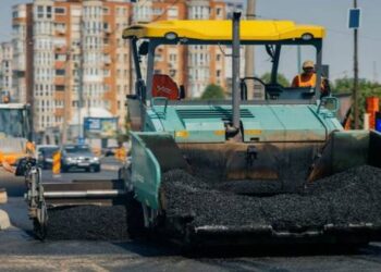 Străzi asfaltate în urmă cu un an, iarăși în reparații!