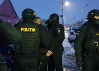 Traficanți ‘săltați’ de mascați. Percheziții în mai multe județe, la o grupare ce racola migranți!