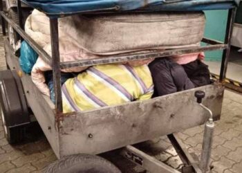 Înghesuiți printre paturi și saltele, spre vestul Europei! Ce au descoperit polițiștii de frontieră?