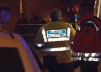 Tânăra găsită moartă în casă. Mama ei a sunat la poliție și pompieri să ceară ajutor