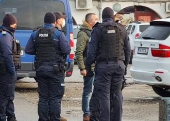 Aproape 100 de percheziții DIICOT Timișoara. Polițiști și inspectori anti fraudă, luați pe sus de mascați împreună cu mai mulți contrabandiști.