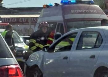 Accident in lanț, cu 3 mașini. Șofer rănit
