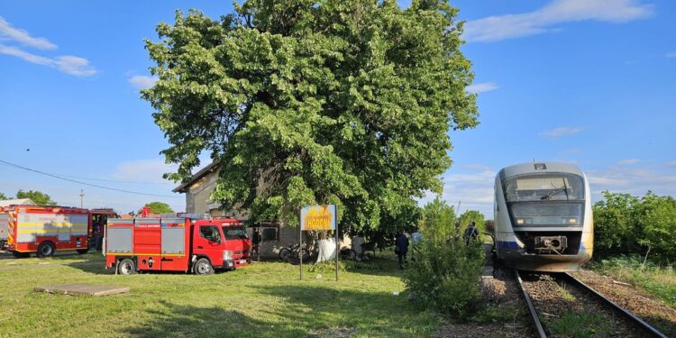 Incendiu la locomotiva unui tren, în apropiere de Timișoara. Călători evacuați