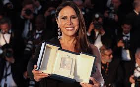 Un transsexual, desemnat ”cea mai bună actriță feminină” la Cannes; Marcel Pavel, ironic: „Ăsta da…”progres”!