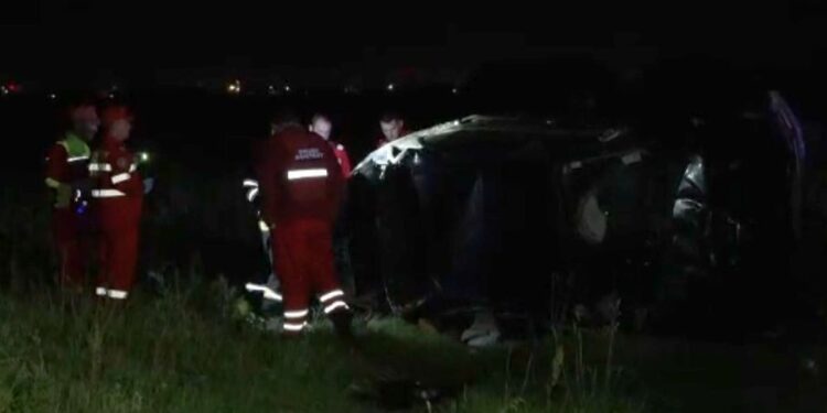 Față de 17 ani moartă într-un accident, după ce s-a dat peste cap cu mașină condusă de prietenul ei de 19 ani