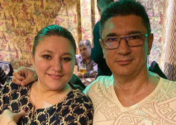 Luis Țuțurigă Lazarus, o frumusețe de bărbat care seamănă cu Pierce Brosnan în perioada de vârf a carierei, are un succes de nestăvilit la doamnele influente