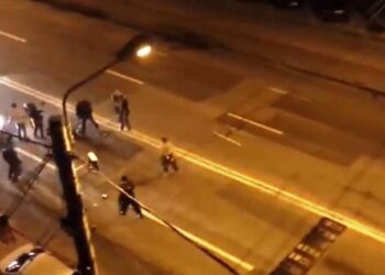 Încăierare în plină stradă la Timișoara. 5 bărbați și-au împărțit pumni și picioare.