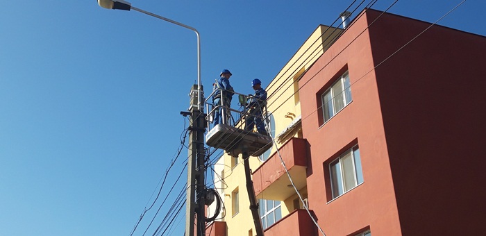 Se oprește curentul în mai multe județe. Lista cu întreruperile din zilele următoare