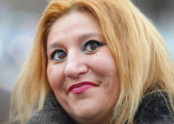 Diana Șoșoacă, o frumoasă care putea cuceri orice bărbat din România dacă nu alegea să își pună talentul de cuceritoare exclusiv în slujba țării
