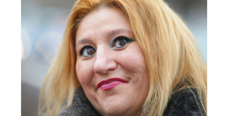 Diana Șoșoacă, o frumoasă care putea cuceri orice bărbat din România dacă nu alegea să își pună talentul de cuceritoare exclusiv în slujba țării