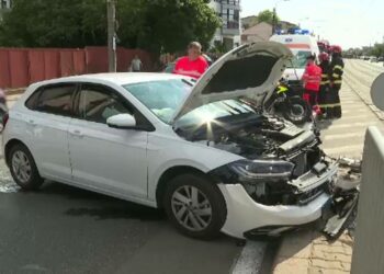 Beat si drogat, un sofer a facut accident pe un bulevard! De ce și-a izbit mașina?