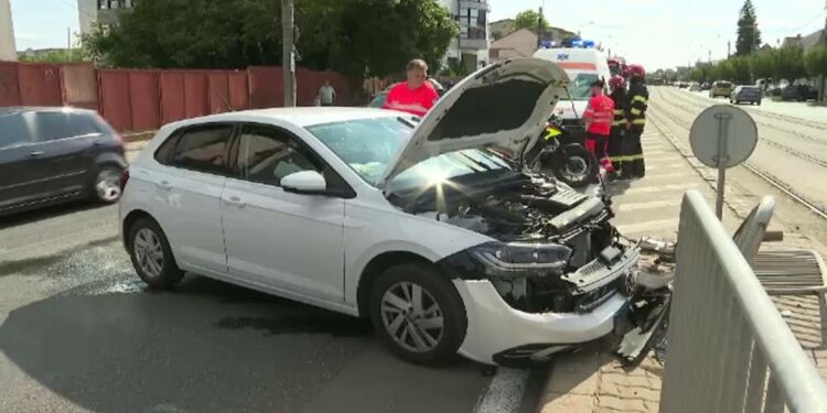 Beat si drogat, un sofer a facut accident pe un bulevard! De ce și-a izbit mașina?