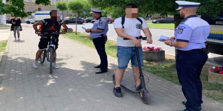 Biciclistii si trotinetistii care au sfidat regulile de circulatie, amendati cu 4000 de euro